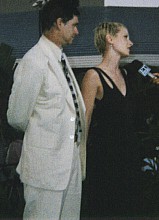Gus and Anne talking to ET